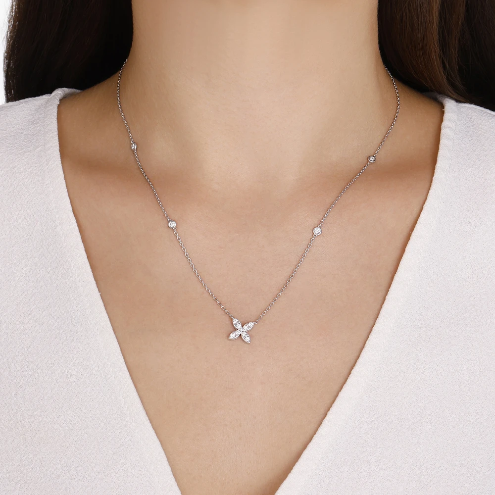 0.36 Karat Kelebek Pırlanta Kolye