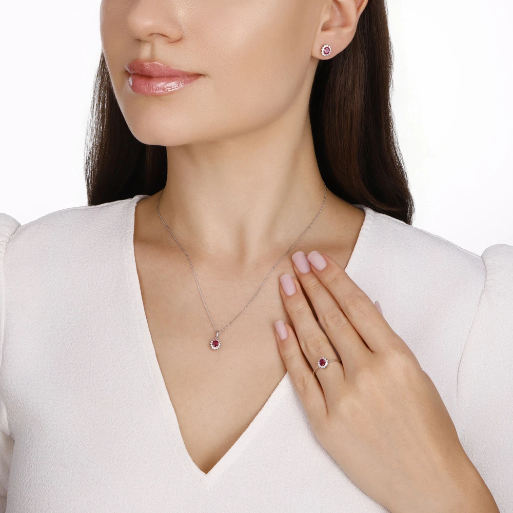 0.65 Karat Yakut Kolye