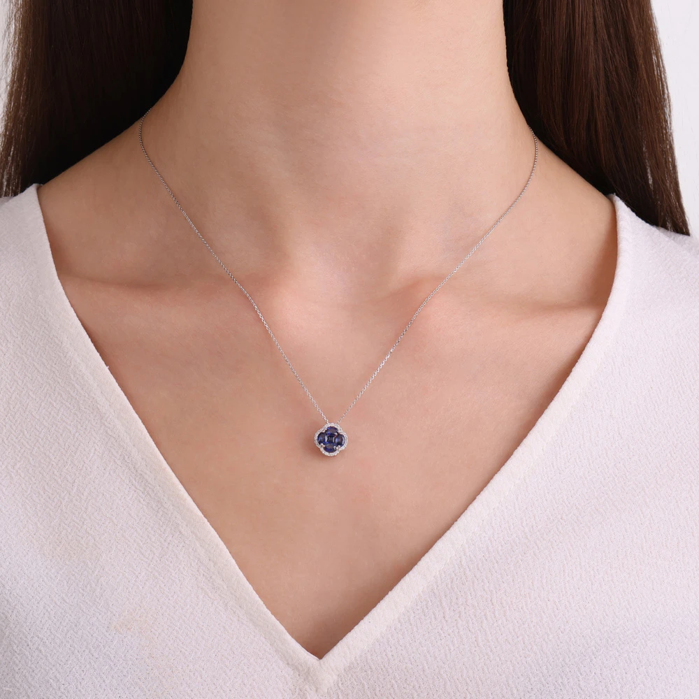 0.88 Karat Oval Safir Kolye