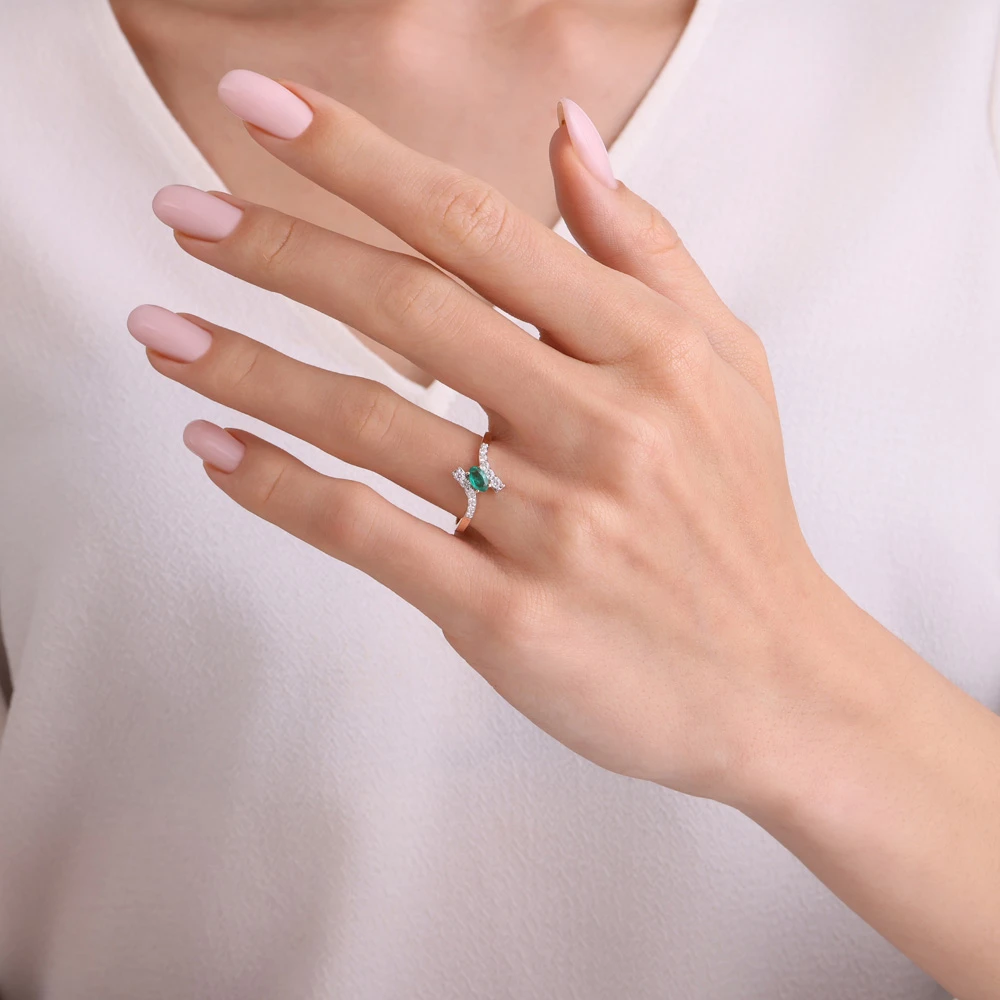  0.41 Karat Oval Kesim Zümrüt Pırlanta Yüzük