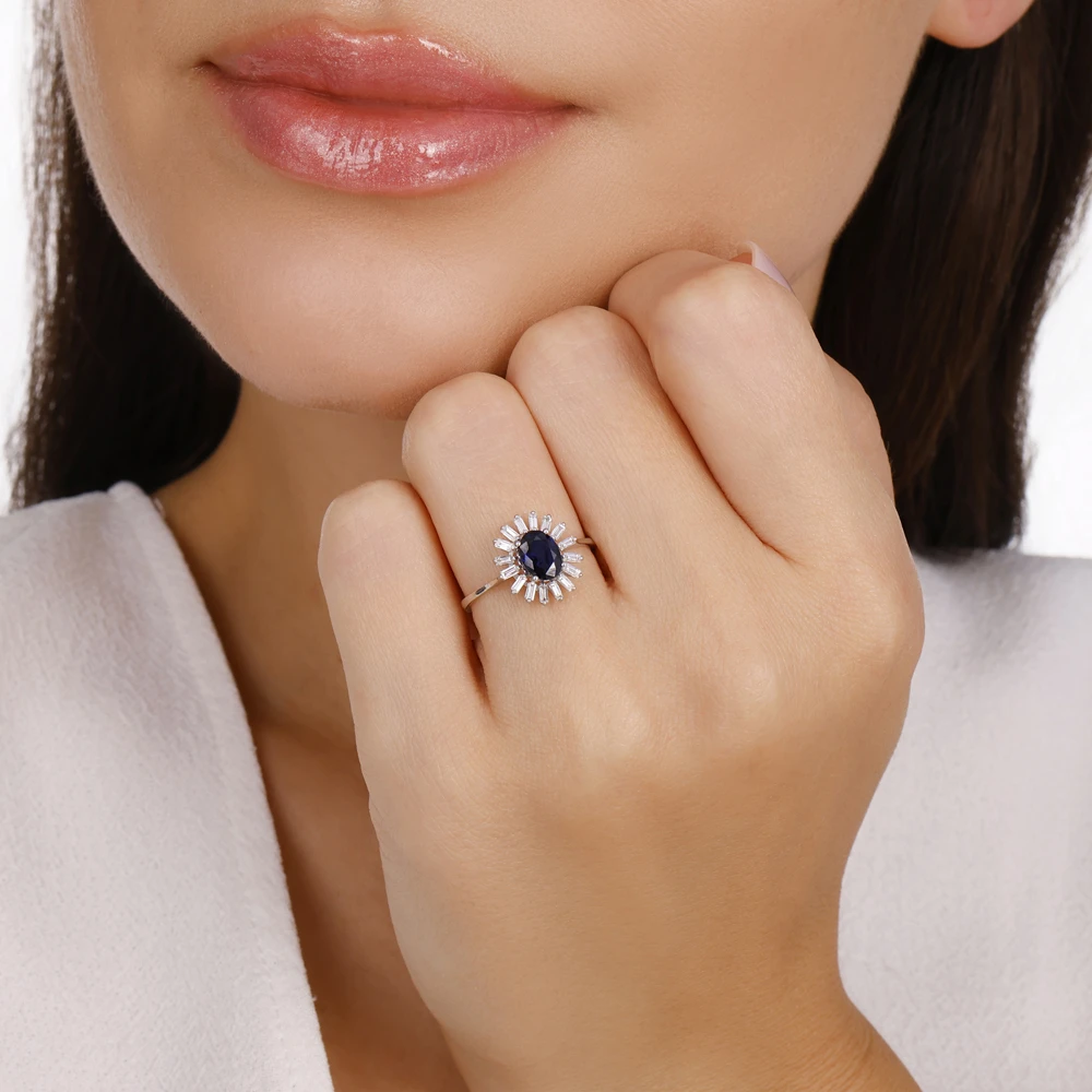 Tek Sıra Baget Pırlanta Ortası Safir Yüzük