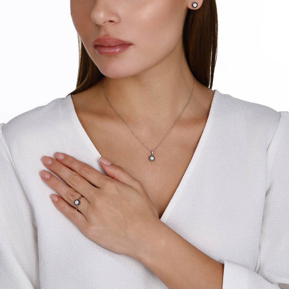 Siyah ve Beyaz Pırlanta Kolye