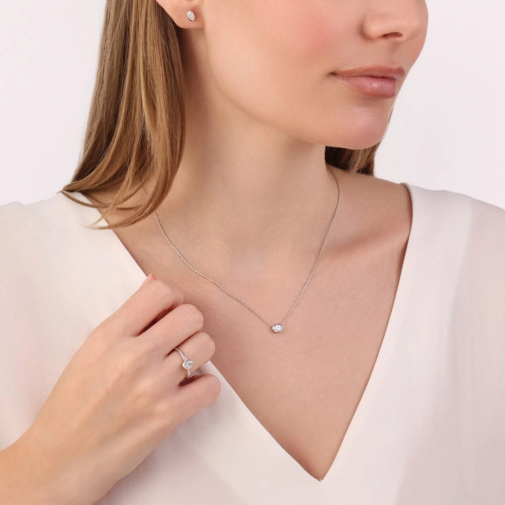 L'oval 0.37 Karat Oval Kesim Tektaş Pırlanta Küpe