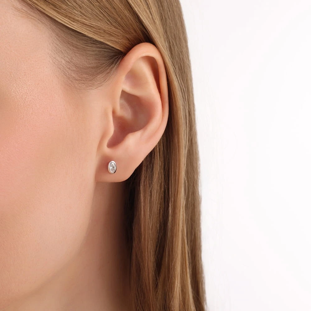 L'oval 0.37 Karat Oval Kesim Tektaş Pırlanta Küpe