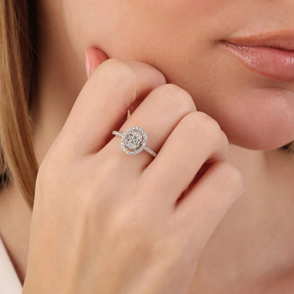 L'oval 0.54 Karat Oval Form Pırlantalı Baget Yüzük
