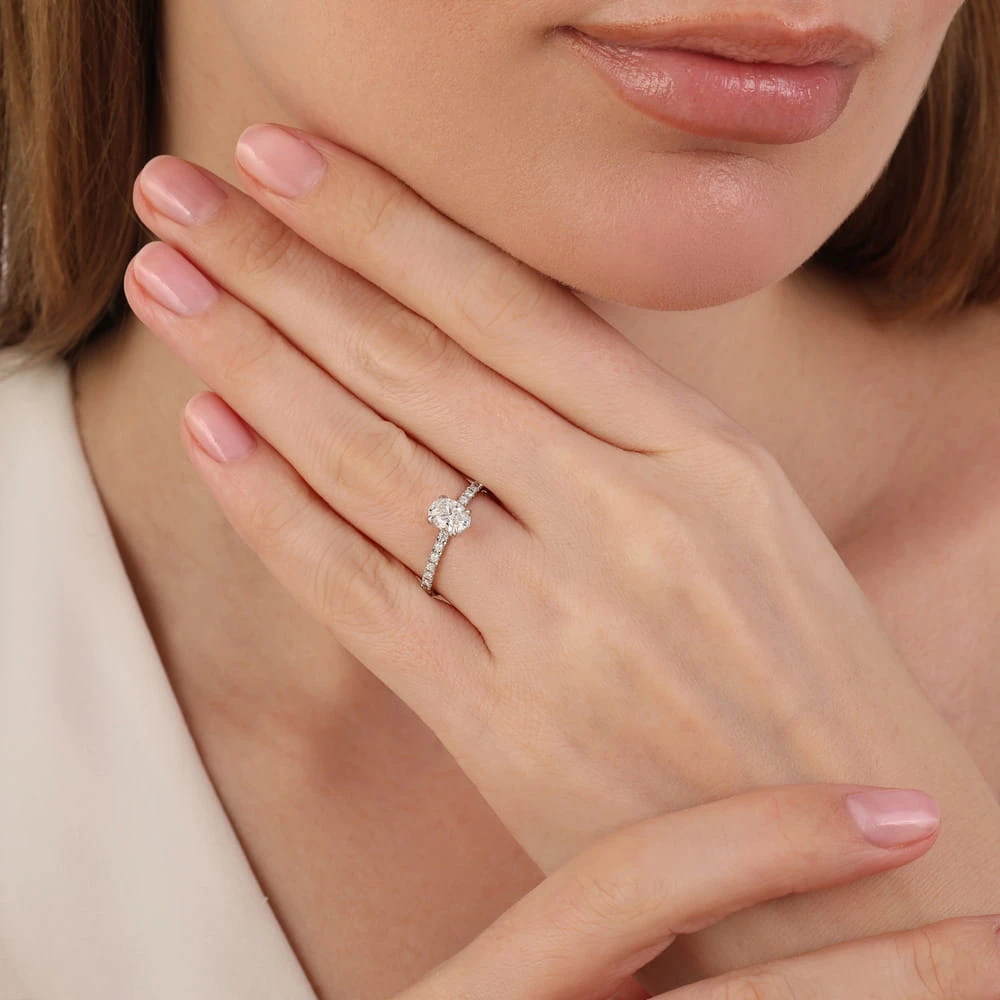 L'oval 0.74 Karat Oval Uluslararası Sertifikalı Tektaş Pırlanta Yüzük