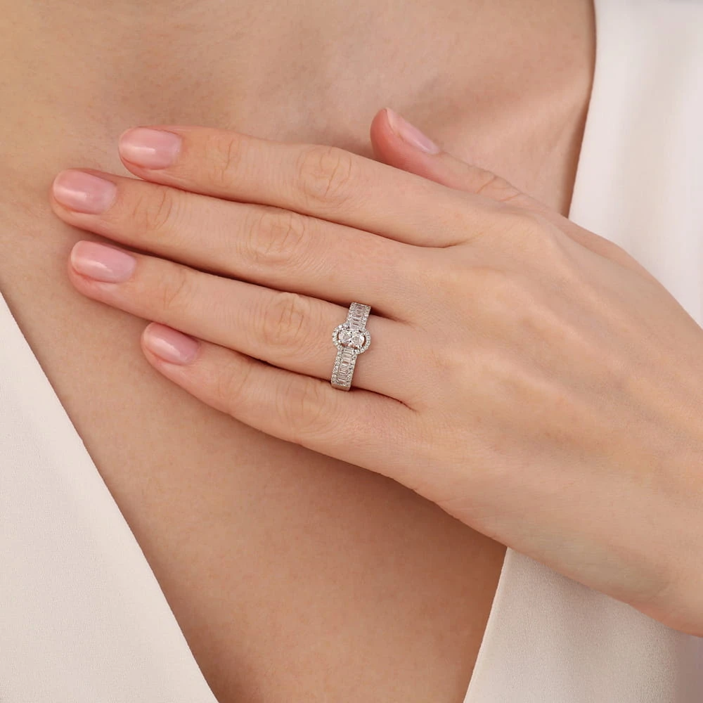 L'oval 0.80 Karat Oval Fantezi Pırlanta Yüzük