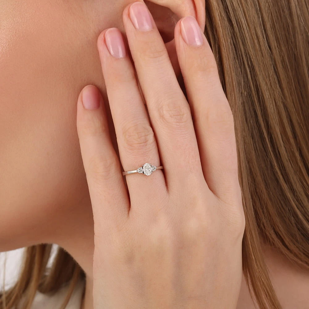 L'oval 0.42 Karat Oval Kesim Pırlanta Yüzük