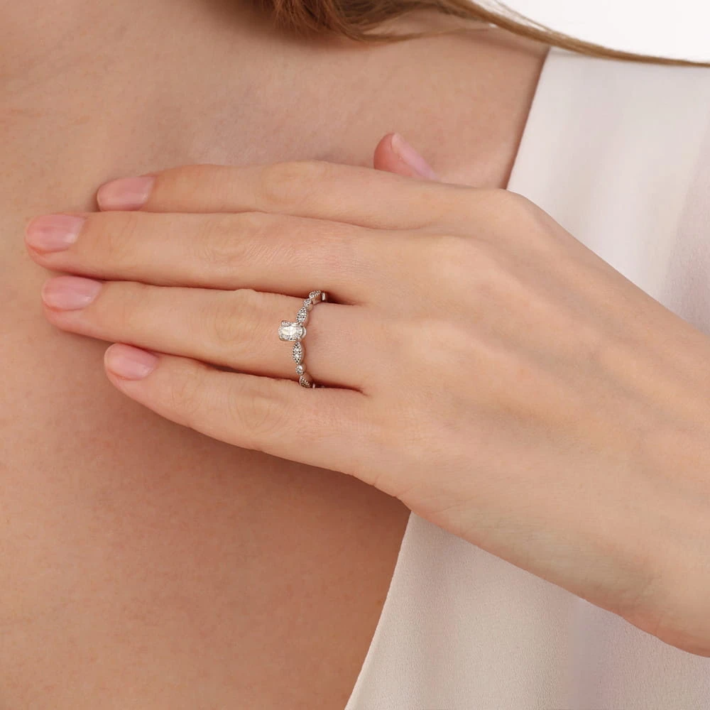 L'oval 0.37 Karat Oval Pırlanta Tektaş Yüzük