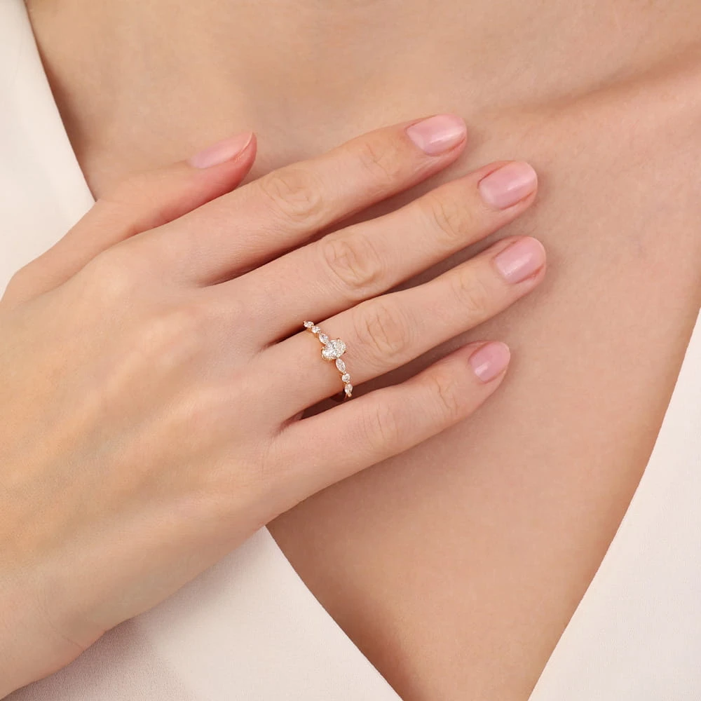 L'oval 0.67 Karat Oval Tektaş Yüzük