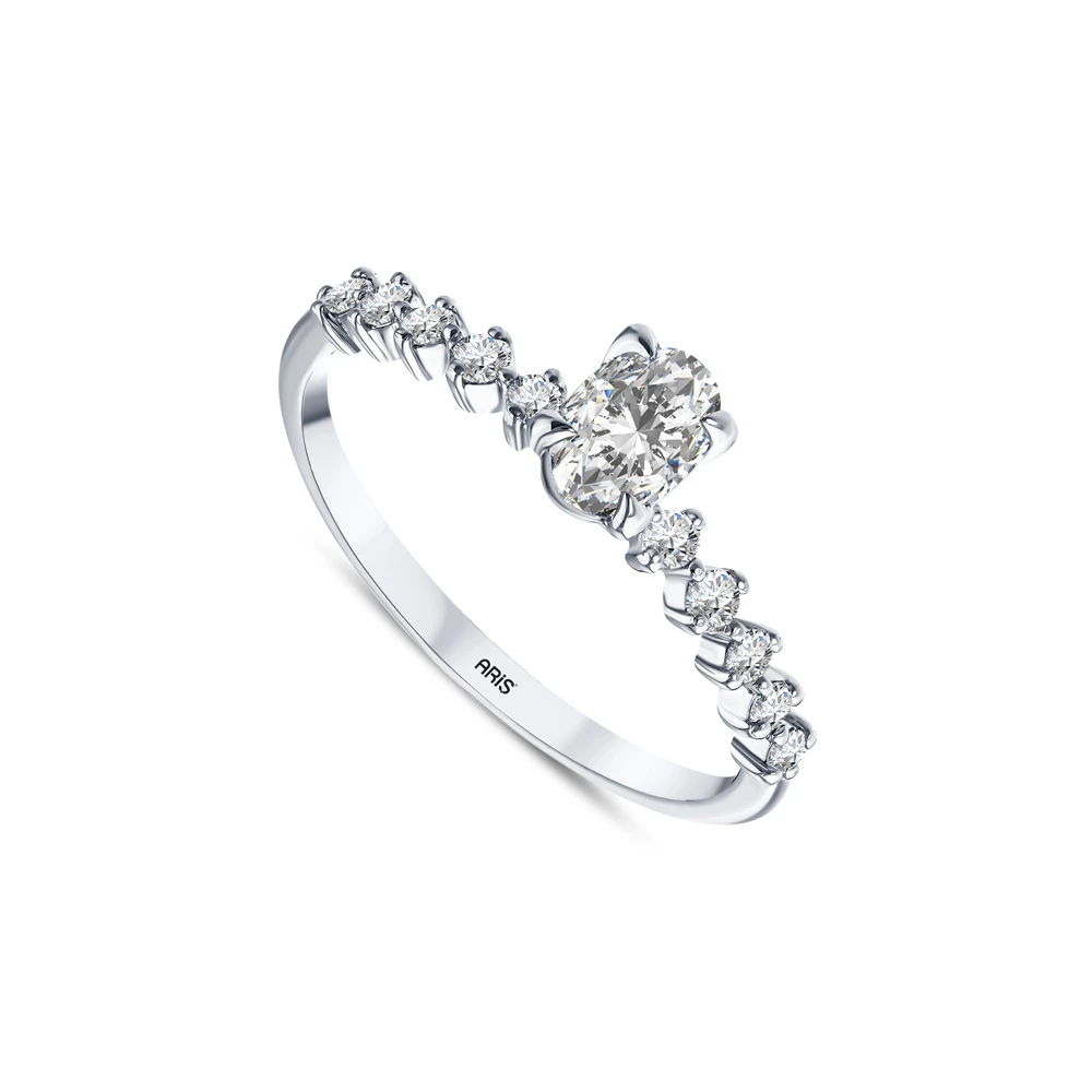 L'oval 0.54 Karat Oval Kesim Tektaş Yüzük