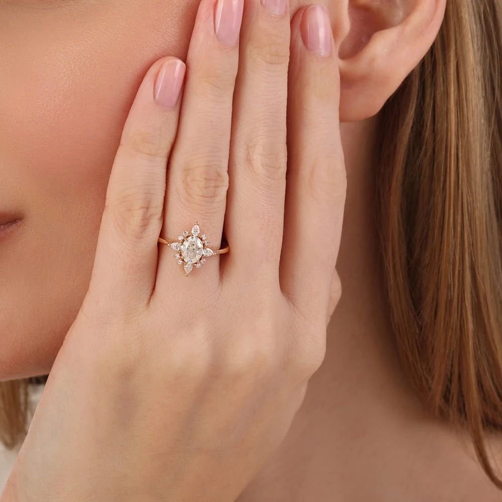 L'oval 1.27 Karat Uluslarası Sertifikalı Oval Vintage Yüzük