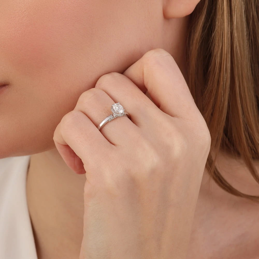 L'oval 0.82 Karat Oval Uluslararası Sertifikalı Tektaş Pırlanta Yüzük