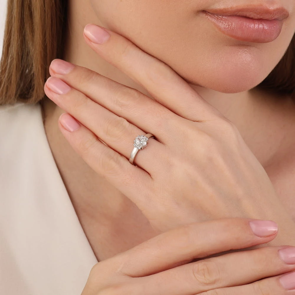 L'oval 0.58 Karat Pırlanta Uluslararası Sertifikalı Oval Kesim Yüzük