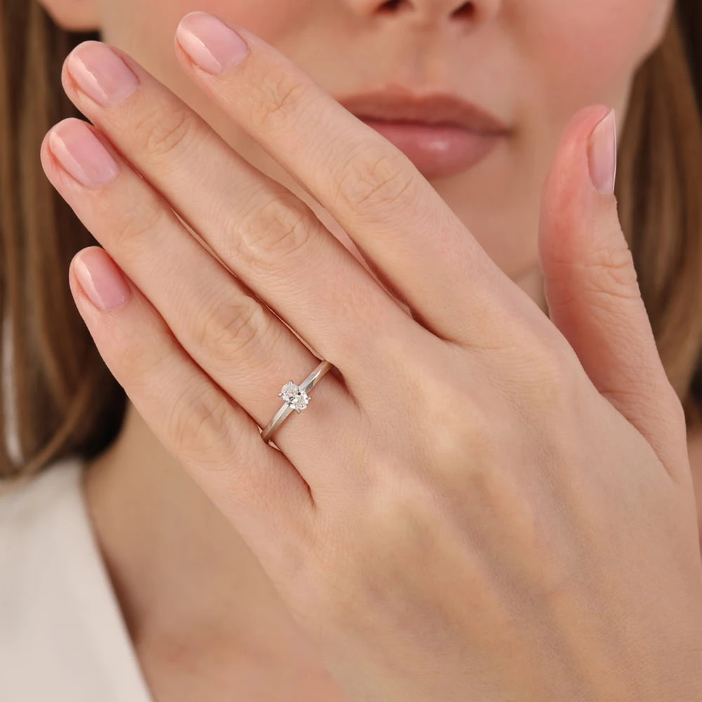 L'oval 0.30 Karat Oval Kesim Tektaş Yüzük