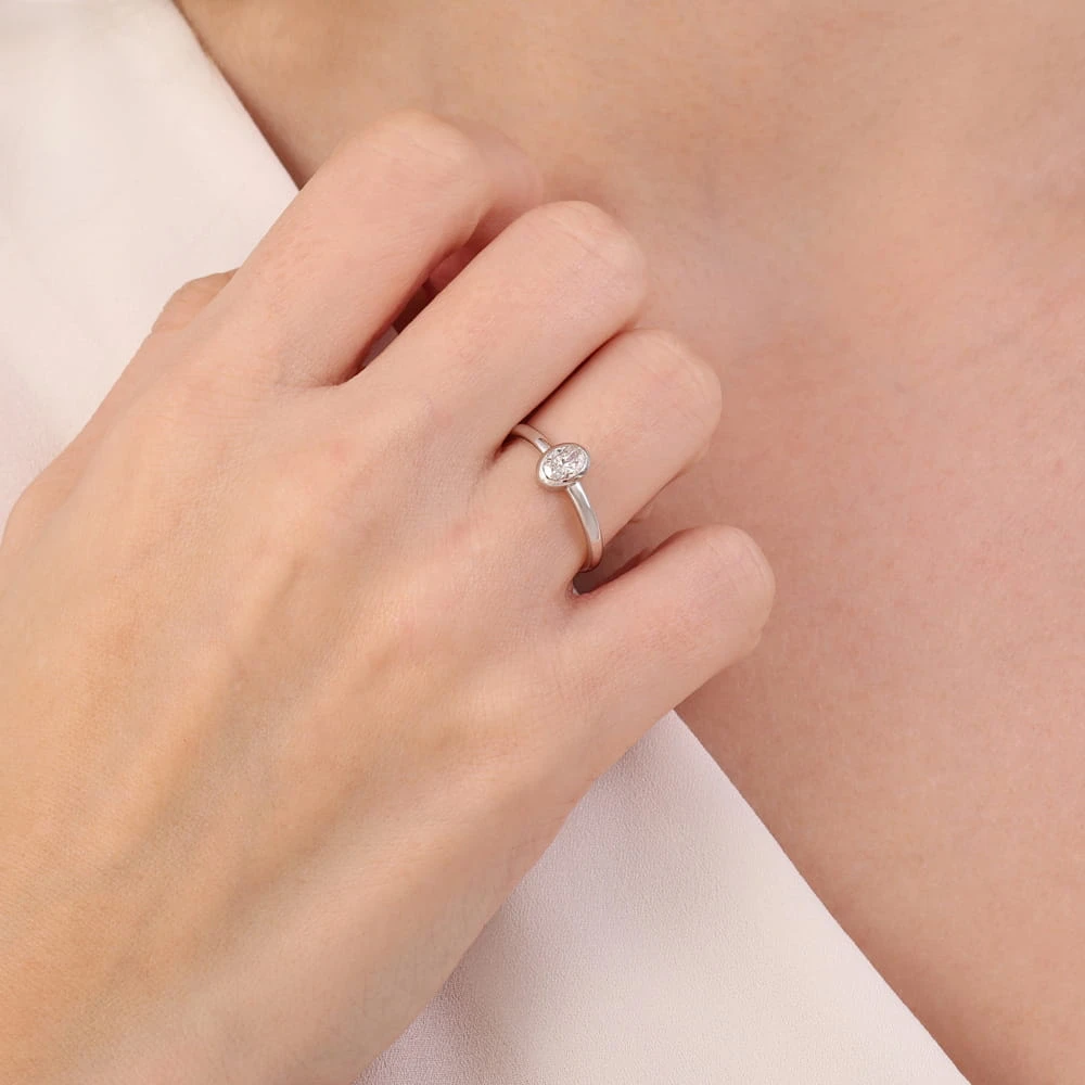 L'oval 0.39 Karat Oval Kesim Tektaş Pırlanta Yüzük