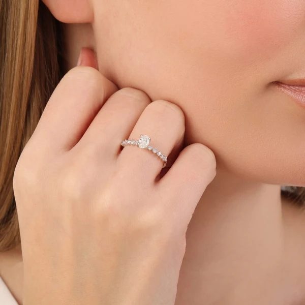 L'oval 0.51 Karat Oval Kesim Tektaş Yüzük